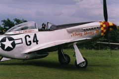 the famous P-51 "Nooky Booky IV" of Maj. Kit Carson.(862x550 / 89Ko)