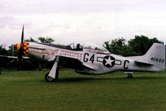 the famous P-51 "Nooky Booky IV" of Maj. Kit Carson. (862x550 / 88Ko)