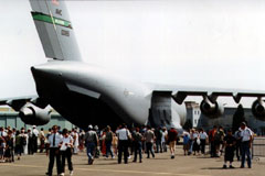 The new US transportation aircraft, C-17 Globemaster, which was really expected here. (862x550 / 84Ko)