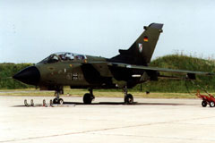 Un Tornado commémoratif de la Luftwaffe. (862x550 / 75Ko)