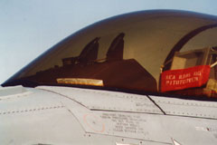 La canopée du célèbre F-16 - à découvrir bientôt le photoscope du F-16. (862x550 / 68Ko)